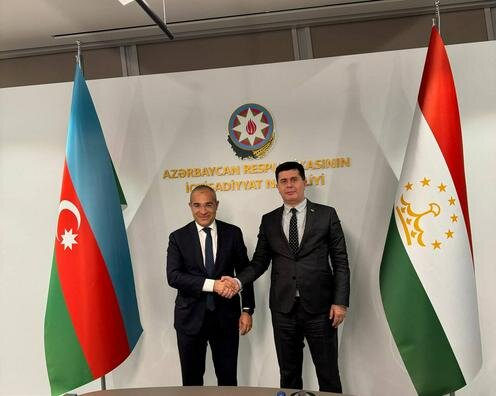 Микаил Джаббаров (слева) и Завки Завкизода. Фото с сайта министерства экономического развития и торговли Таджикистана