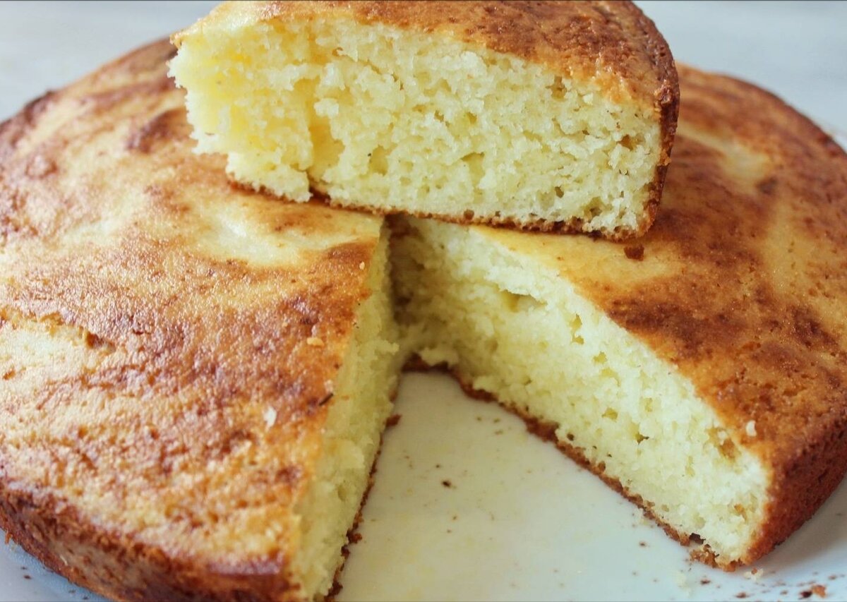 Рецепт вкусного пирога на молоке. Сметанник манник. Манник на кефире. Манник пышный рассыпчатый. Манник на сметане