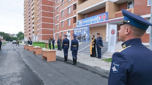 Жилье для военнослужащих // Изъять у застройщиков и передать военным