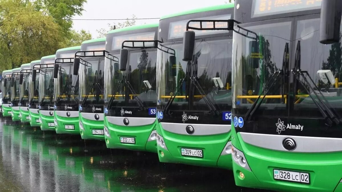     Дефицит водителей в российских регионах достиг критических цифр. С большой вероятностью можно предположить, что в скором времени общественный транспорт и такси в крупных городах могут встать. С чем это связано и где выход, разбирались «НИ».