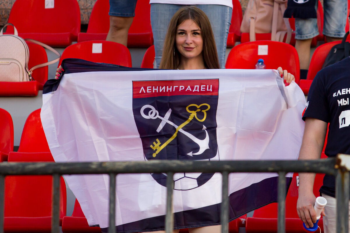 Фанатка ФК "Ленинградец"