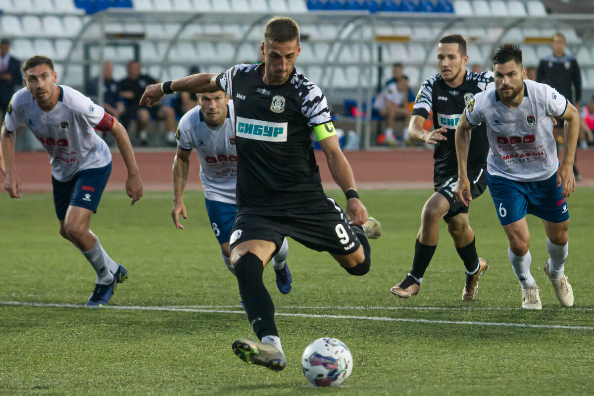 Иван Маркелов реализует пенальти