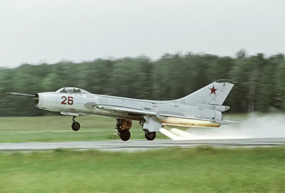 Взлёт Су-7Б с ракетными ускорителями на воздушном параде в Домодедово 1967 год.