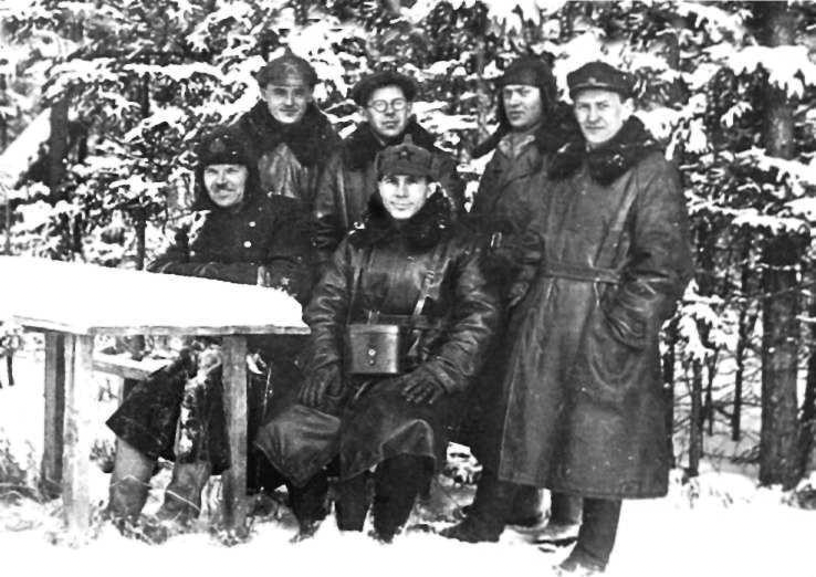 На Нахабинском полигоне после пуска ракеты «ГИРД-Х». 25 ноября 1933 г.