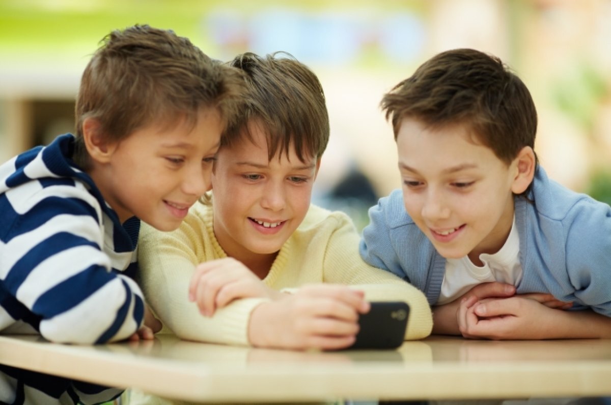    Наглеют и тупеют.