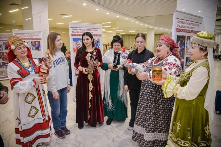    Паслер поблагодарил за инициативность участников форума «Оренэтно» Белов Михаил Александрович