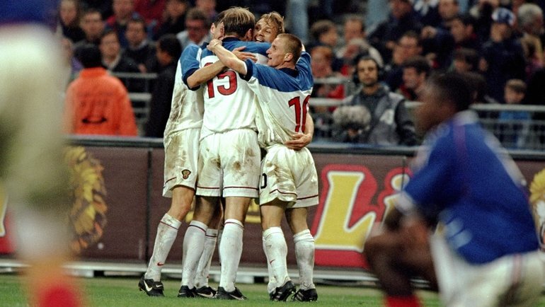    В 1999 году сборная России обыграла Францию — чемпиона мира-1998.Stu Forster /Allsport Global Look Press