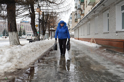    Заглушка женщина на улице в городе зимой ©Пелагия Тихонова РИАМО