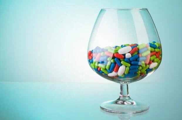    Оренбургские врачи назвали 5 причин, почему антибиотики нельзя совмещать с алкоголем Белов Михаил Александрович