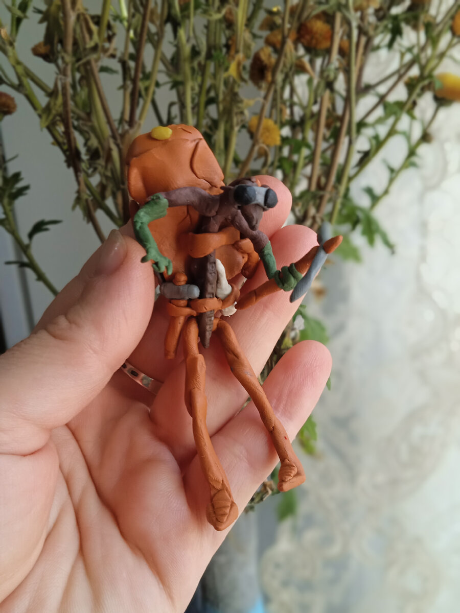 Ну вот, например. Путешественник-Скалолаз. 