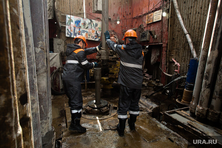    Помощник бурильщика из ХМАО упал с высоты и ударился об оборудование