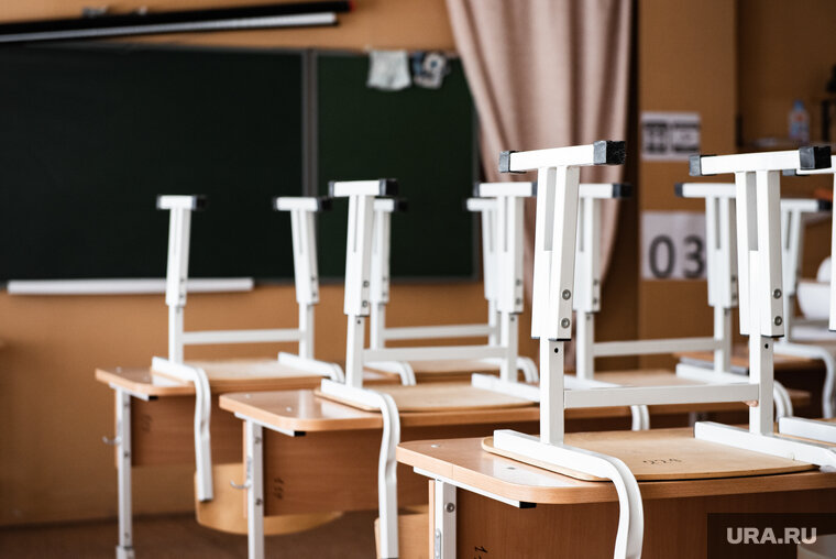    Половина класса заболевшей школьницы будет заниматься отдельно ото всех