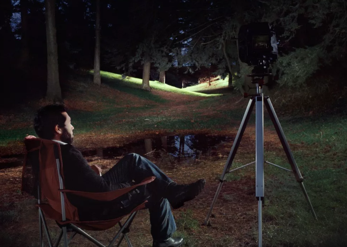 Видеокамера фалькон еве. Фотограф фотографирует в городе. Видеокамера фон. 6d mark ii вспышка. Ночная видеосъемка.