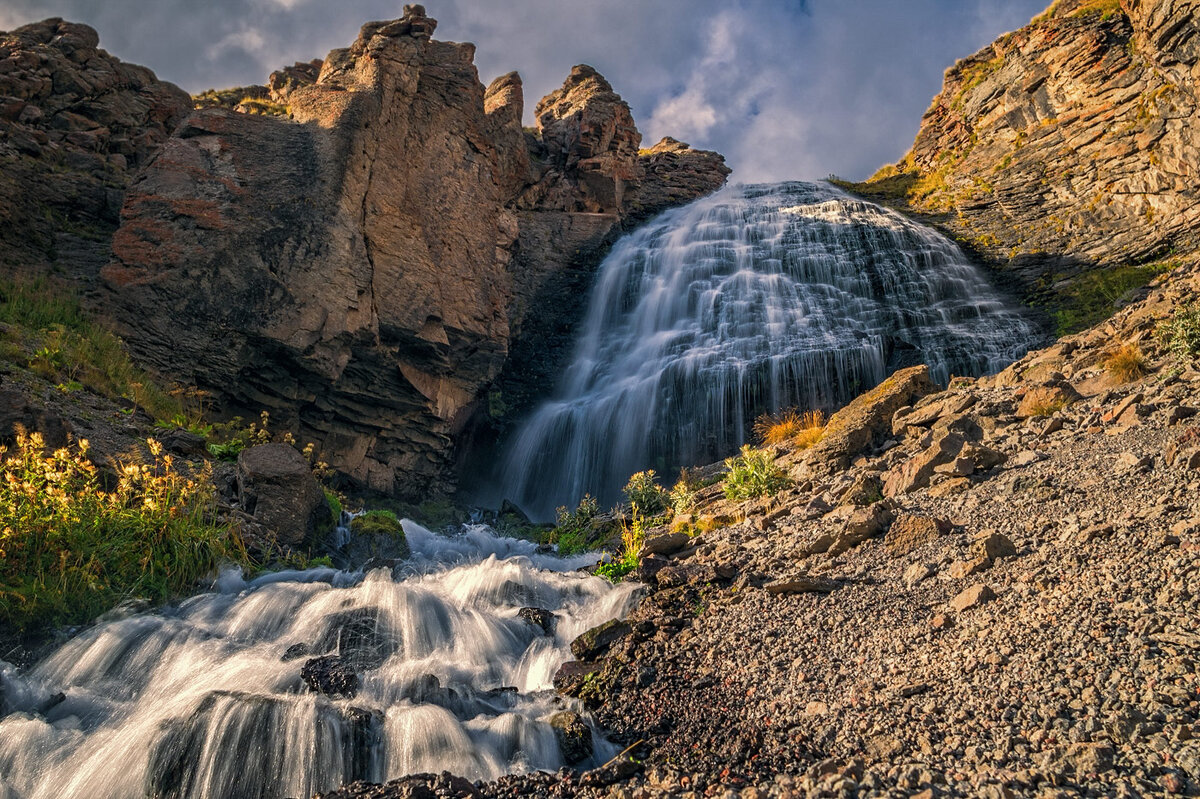 Водопад "Девичьи косы" в Кабардино-Балкарской республике. Фото с сайта photocentra.ru