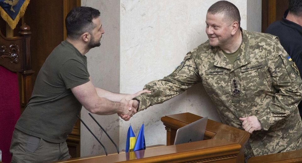     Президент Украины Владимир Зеленский с главнокомандующим ВСУ Валерием Залужным, 2022 год