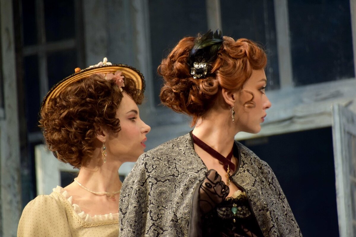 малый театр светит да не греет