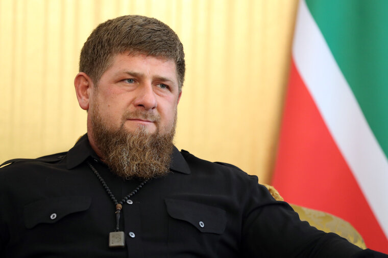    Кадыров посоветовал украинским военным несколько раз подумать, прежде чем «высунуть голову»