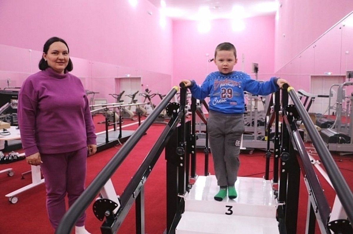    Врачи помогли встать на ноги после тяжелой травмы семилетнему уральцу