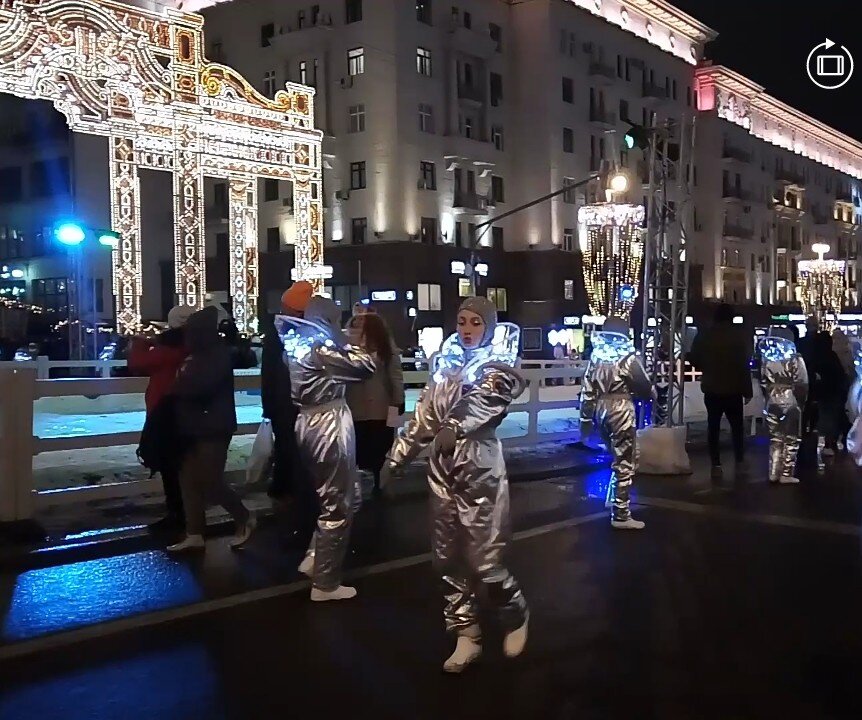 Москва, Тверская улица. Новогодние гуляния. Фото из личного архива.