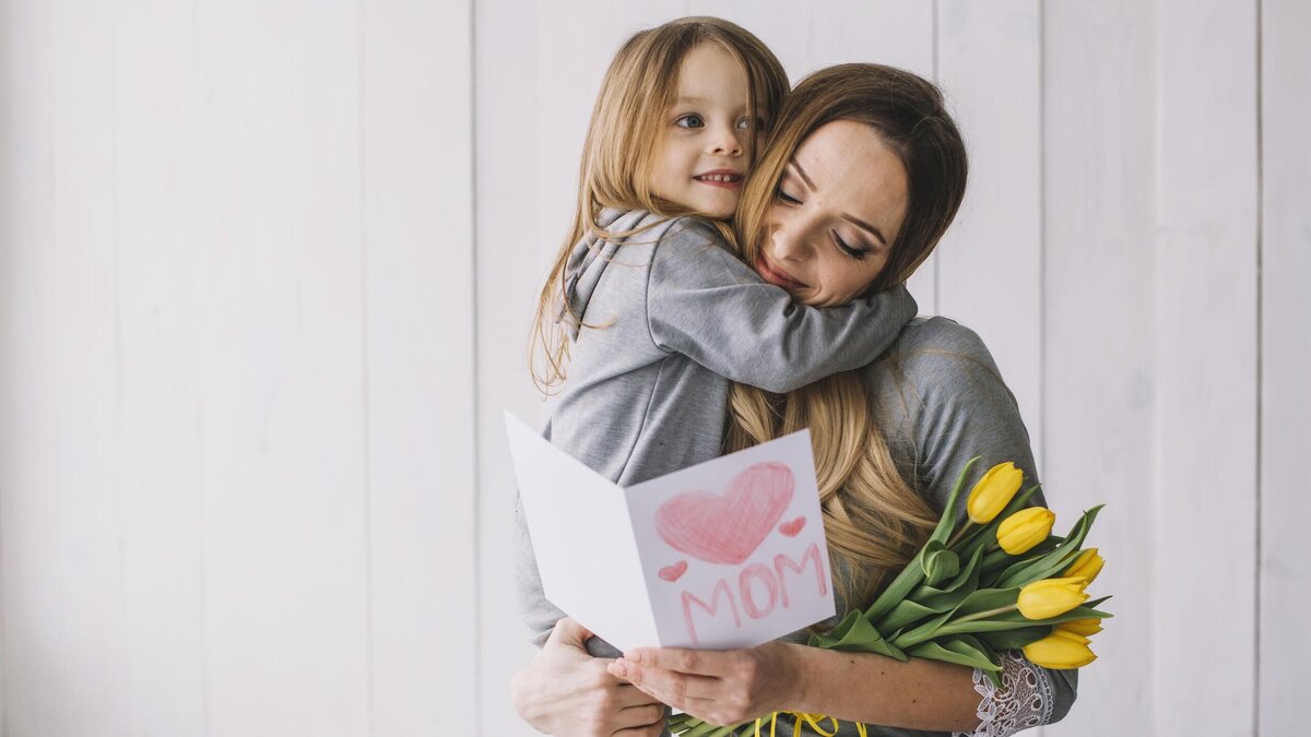    Что можно подарить на День матери?© Freepik