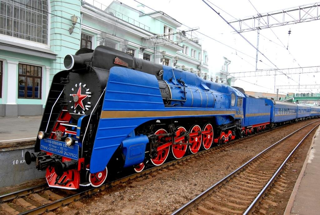 Ретро поезд золотой Орел