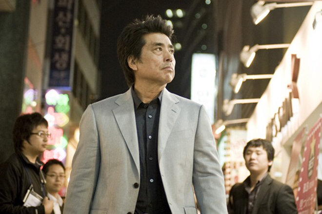 Рю Мураками (19 февраля 1952 года) — японский писатель, классик современной японской литературы, эссеист, кинорежиссер 