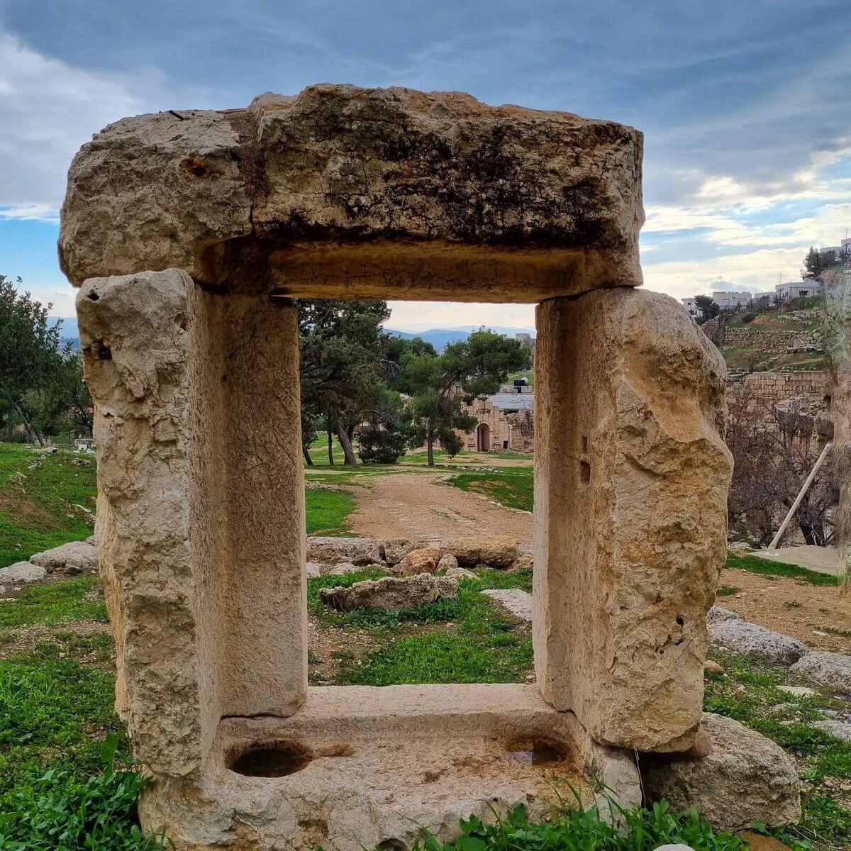 Античные двери в Джераше, Иордании (фото автора).