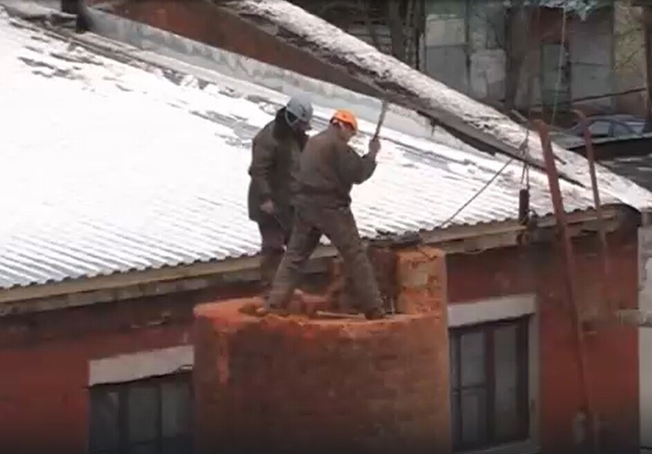    В Иванове на пивзаводе во время демонтажа кирпичной трубы погиб человек