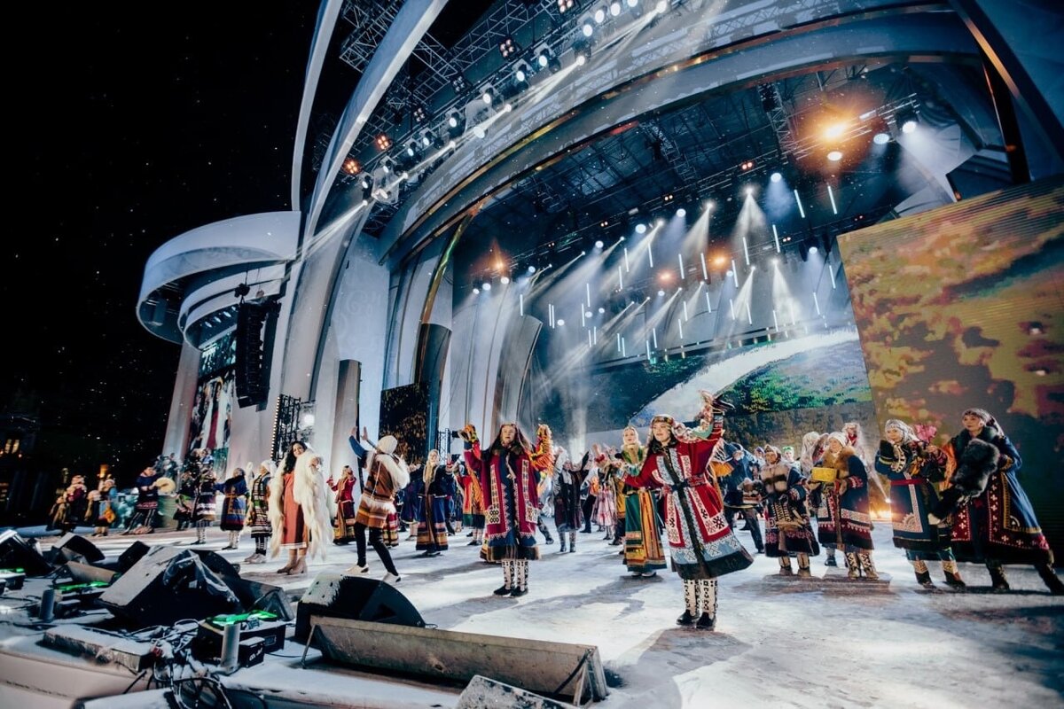    Сургутские артисты выступили на главной сцене ВДНХ с российскими звездами