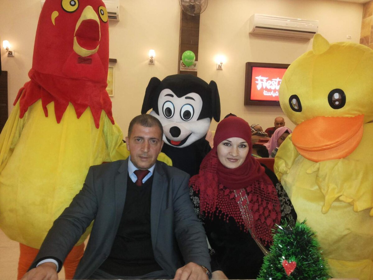 Елена с мужем. Оба по специальности врачи. Фото https://ok.ru/profile/346240317956