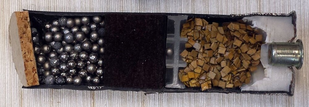    Дробовой патрон 12-го калибра в разрезе Фото: ru.wikipedia.org