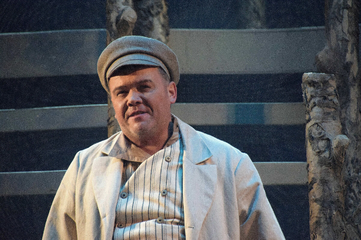 малый театр светит да не греет