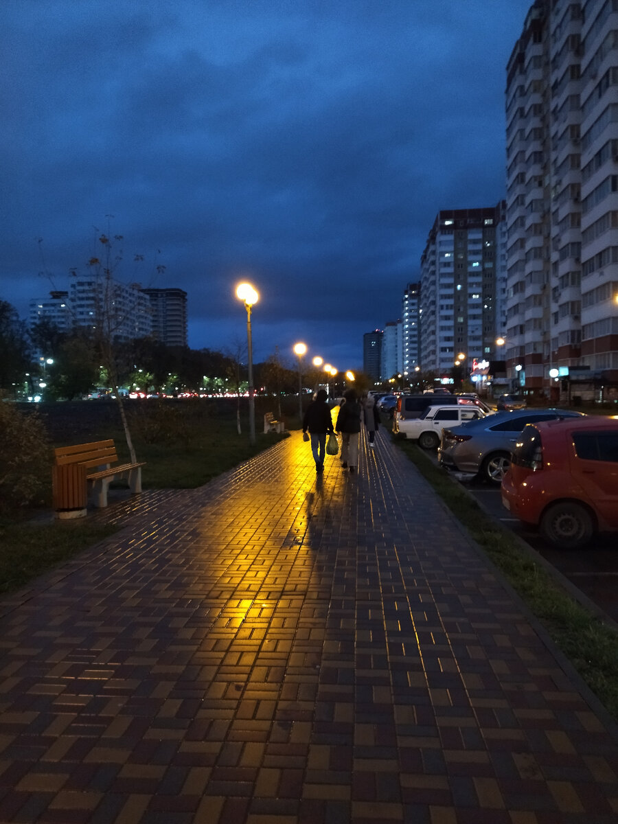 Мелкий дождик моросит. 