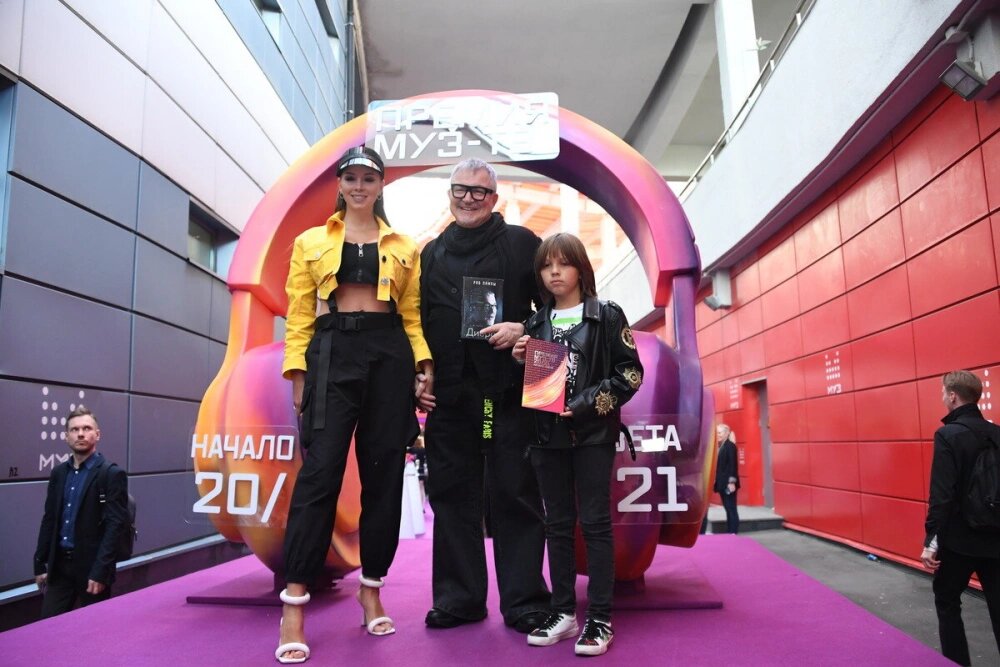 Фото: Global Look PressТелеведущий с детьми