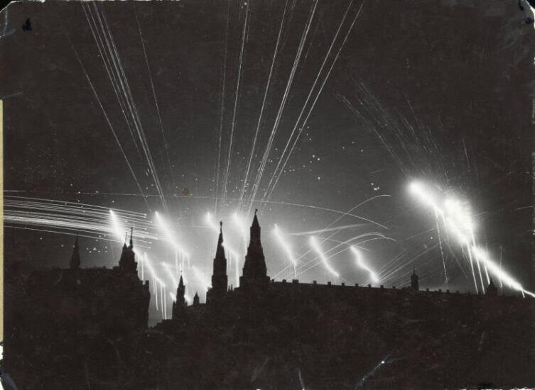    Налет немецкой авиации на Москву 26 июля 1941 г. Фото: waralbum.ru