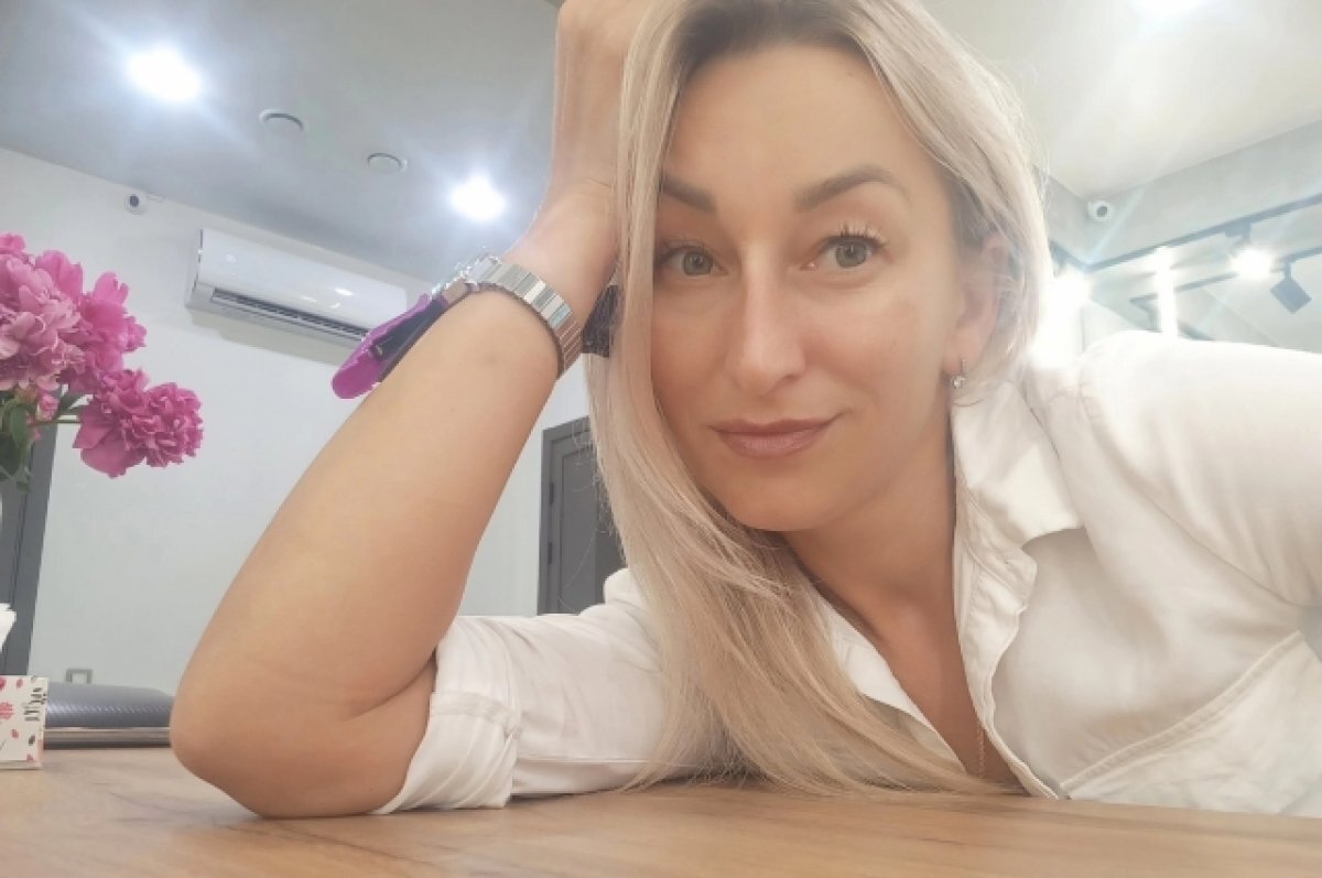    Несмотря на болезнь, Татьяна не сдается, она ухаживает за собой и продолжает работать парикмахером.