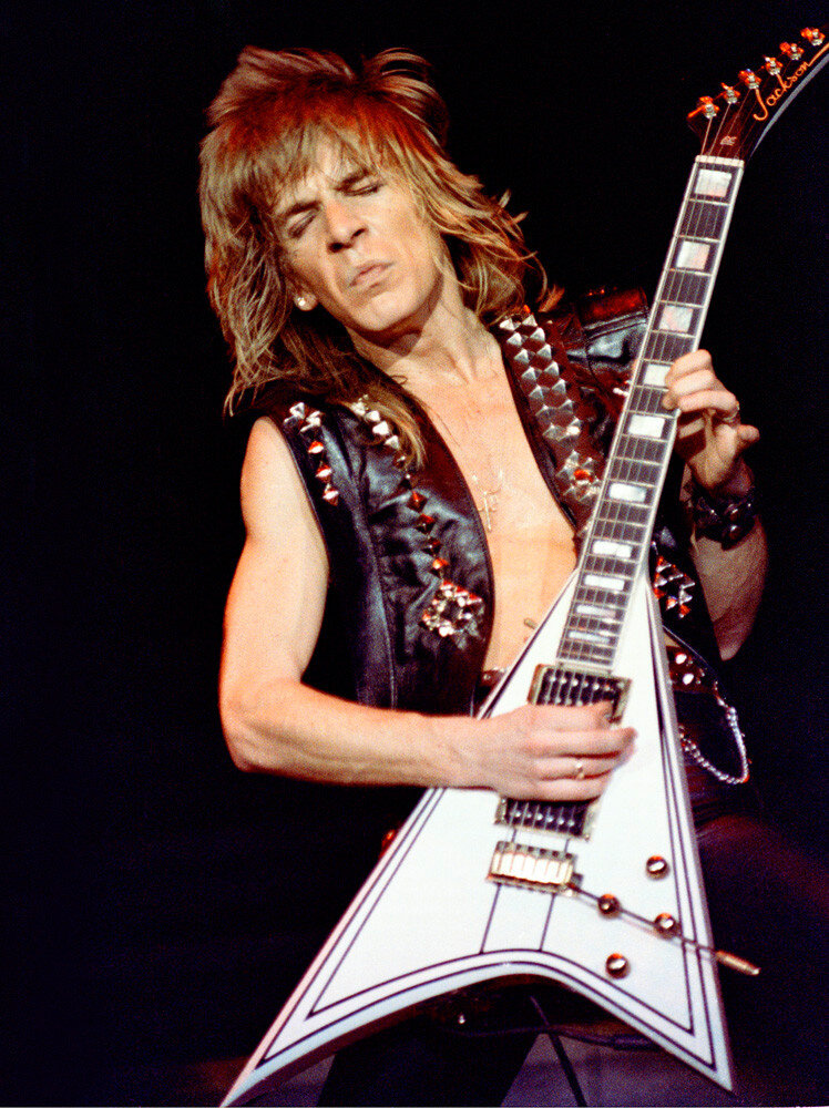 Randy rhoads. Рэнди Роудс. Рэнди Роадс гитара. Randy Rhoads гитара. Рэнди Роадс американский гитарист.