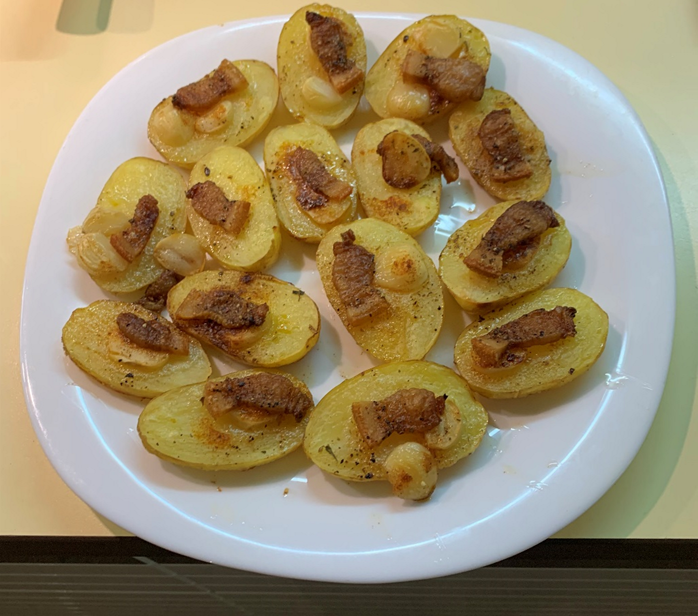 Картошка, запеченная с салом. Фото 1.