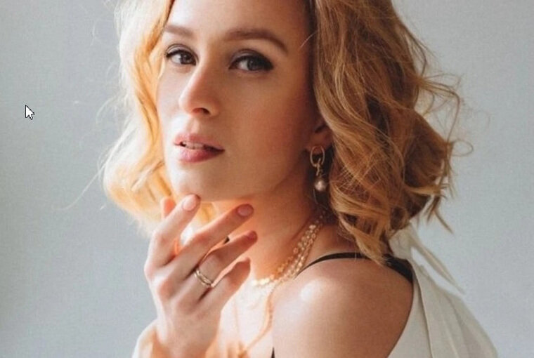    Инна Романова уже снималась в сериалах «СашаТаня» и «СуперИвановы»