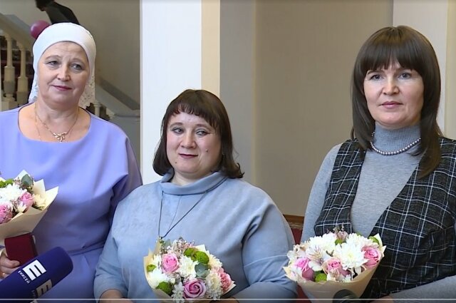    Три многодетные мамы из семьи Вершининых Фото: Правительство Красноярского края