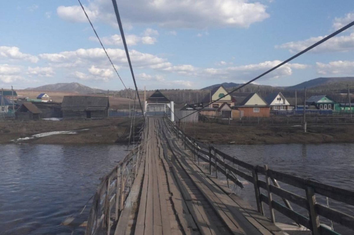    В Башкирии мать с двумя детьми погибли, съехав на машине с моста в реку