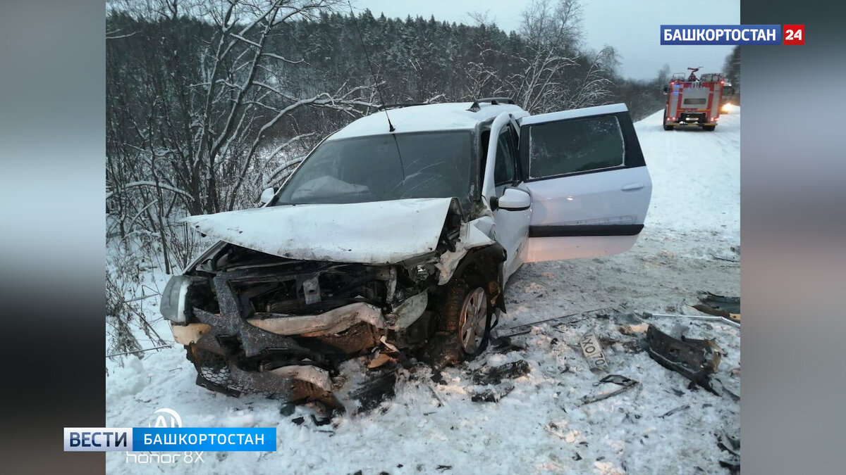    Один человек погиб и трое госпитализированы после столкновения двух автомобилей на трассе в Башкирии