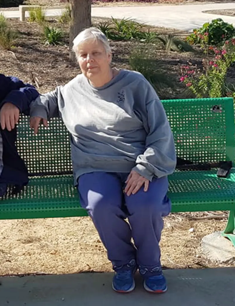 А бабка-то цветёт и пахнет!