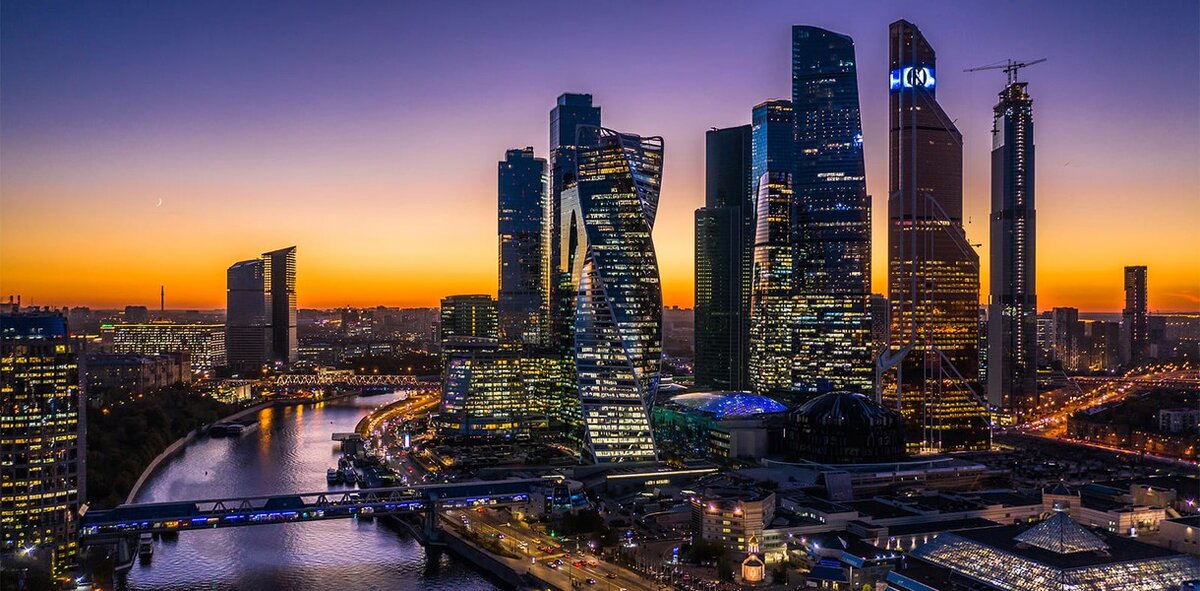 Что посмотреть в «Москва-Сити» Небоскрёбы-рекордсмены, лучшие смотровые площадки и фабрика мороженого в облаках!    Здания здесь интересны сами по себе.