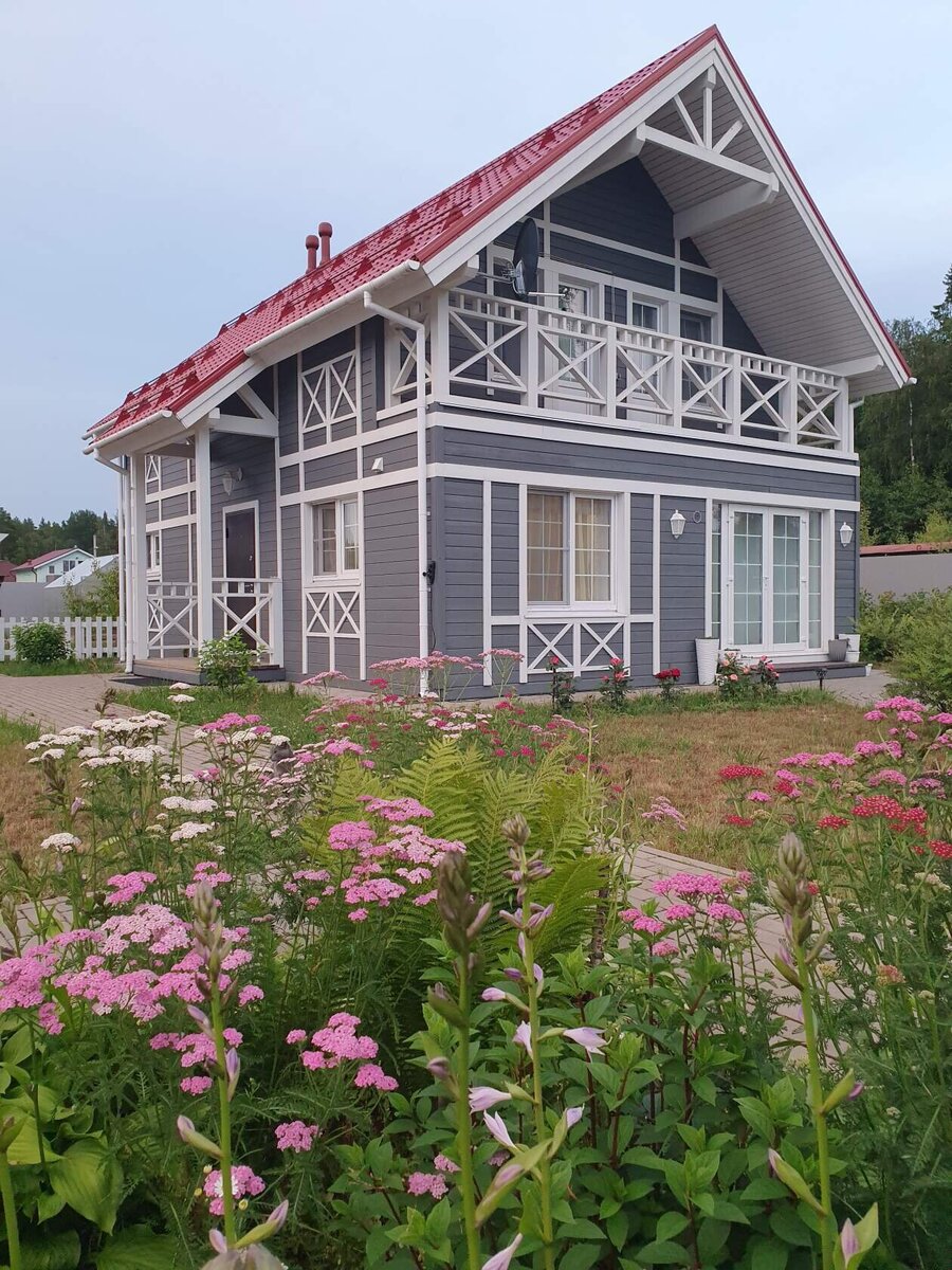 Участок с красивым домом и ландшафтом. Фото автора.