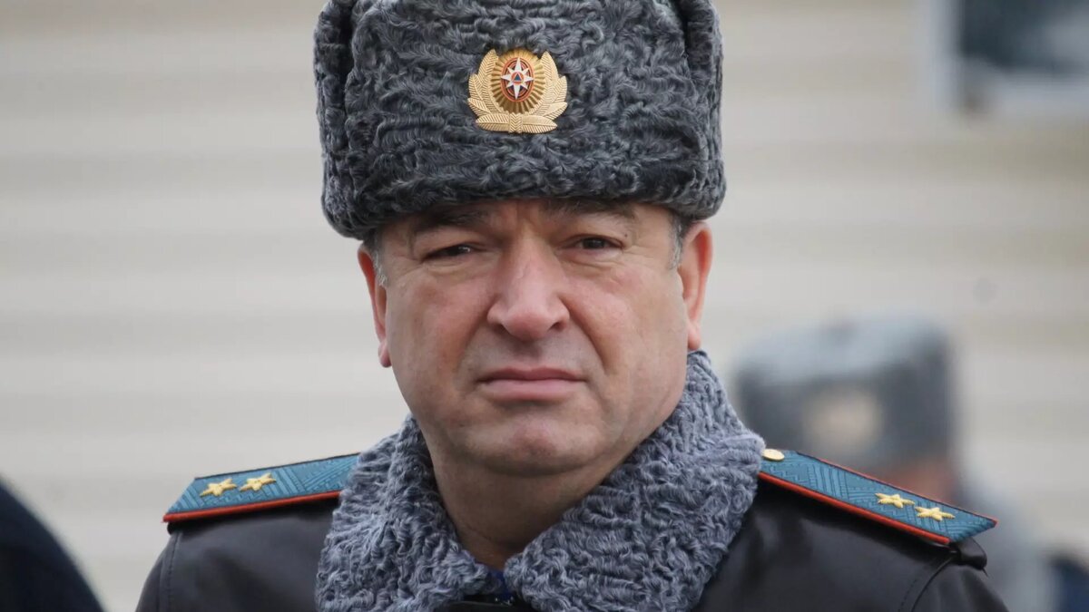     В Татарстане могут произойти кадровые перестановки в главном управлении МЧС России по республике. Сообщается, что свой пост может покинуть начальник ведомства Рафис Хабибуллин.
