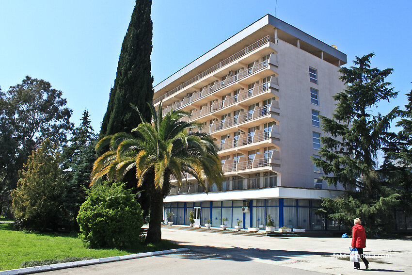 Главный корпус после первой реконструкции в середине 2000-х.