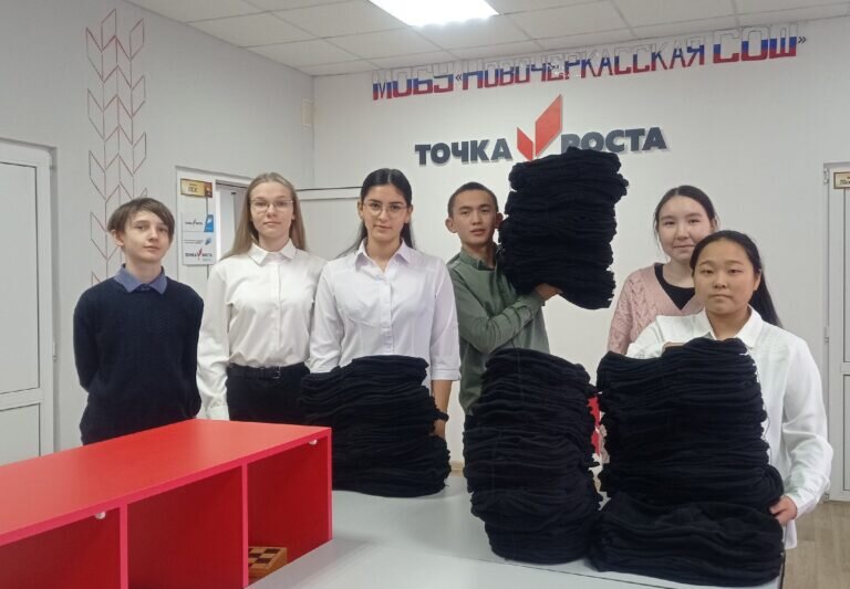    Школьники Оренбуржья шьют балаклавы и изготавливают блиндажные свечи для бойцов СВО Кристина Просвиркина