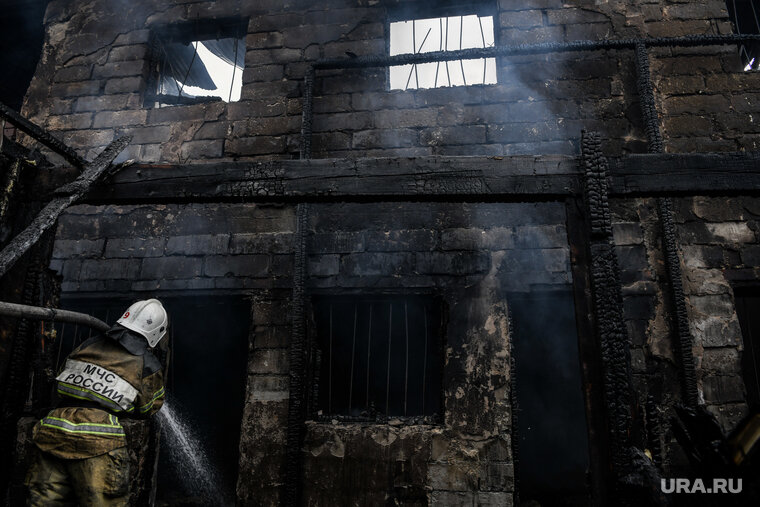    Мать погибших детей была у соседей, когда в доме начался пожар