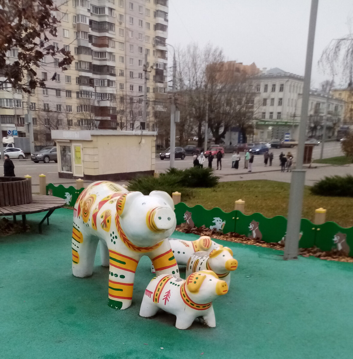 Хрюндели нам понравились. А потом мы их увидели в Одоеве уже в виде свистулек))